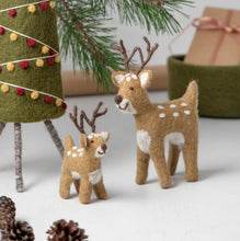 Load image into Gallery viewer, Gry & Sif - Cute Deer Brown Small