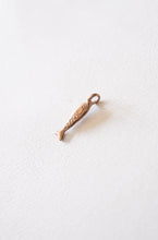 Load image into Gallery viewer, Pesci Che Volano - Traccia Charm