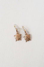 Load image into Gallery viewer, Pesci Che Volano - Lentezza Earrings Turtle