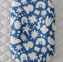 Load image into Gallery viewer, Linen Label - Baby Lounger Nest + Print Denim Blue Linen Cover