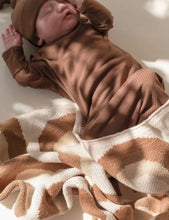 Load image into Gallery viewer, Kiin - Organic Cotton Knitted Rainbow Blanket
