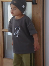 Load image into Gallery viewer, Ziggy Lou - Tee Charcoal (KIDS)
