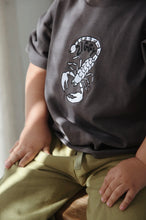 Load image into Gallery viewer, Ziggy Lou - Tee Charcoal (KIDS)
