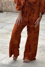 Load image into Gallery viewer, Amira - Harper Print Rust Pants
