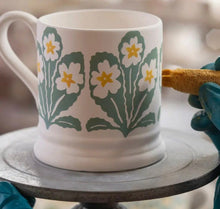 Load image into Gallery viewer, Emma Bridgewater - Primrose 1/2 Pint Mug

