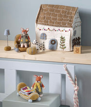 Load image into Gallery viewer, Gry &amp; Sif - Xmas Felt House with Garland Decoration
