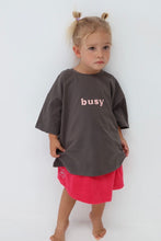Load image into Gallery viewer, Lenn - Busy Tee - Charcoal Pink
