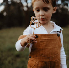 Load image into Gallery viewer, Kinfolk Pantry - Bee Bubble Wand – Eco Sensory Toy

