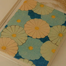 Load image into Gallery viewer, Kayu &amp; Co - Hanami Journal &amp; Flower Pen Set
