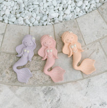 Load image into Gallery viewer, Winnie Parkes - Maeve the Mermaid Natural Rubber Teether - BERRY
