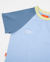 Load image into Gallery viewer, Das Ist Maurice - Raglan T-Shirt | Skyblue
