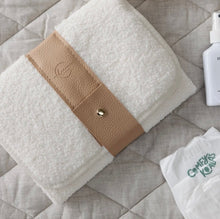 Load image into Gallery viewer, Linen Label - Teddy Nappy Change Mat Wallet - SNOW FAWN
