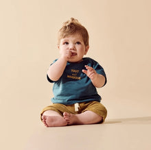 Load image into Gallery viewer, Wilson &amp; Frenchy - TOUT EST MAGIQUE - Organic Tee
