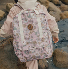 Load image into Gallery viewer, CryWolf - Knapsack Daisy Floral
