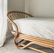 Load image into Gallery viewer, 7pm Linen - Fitted Sheet Single Mini Stripe
